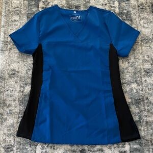 Mint Stretch Scrub Top Small Black/Blue